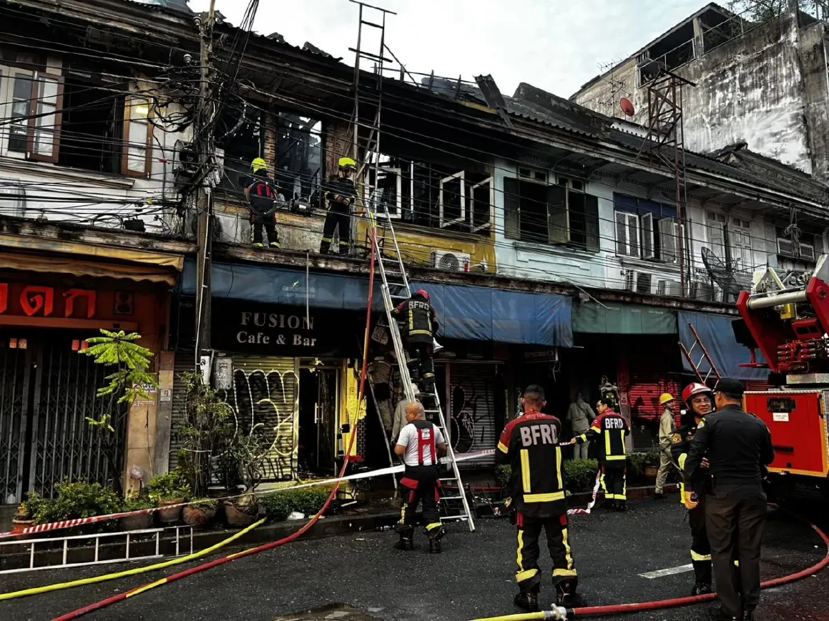 เกิดเหตุ ไฟไหม้บ้านเรือนประชาชน ซอยสามเสน 2 เพลิงโหมชั้น 2 วอดหนัก