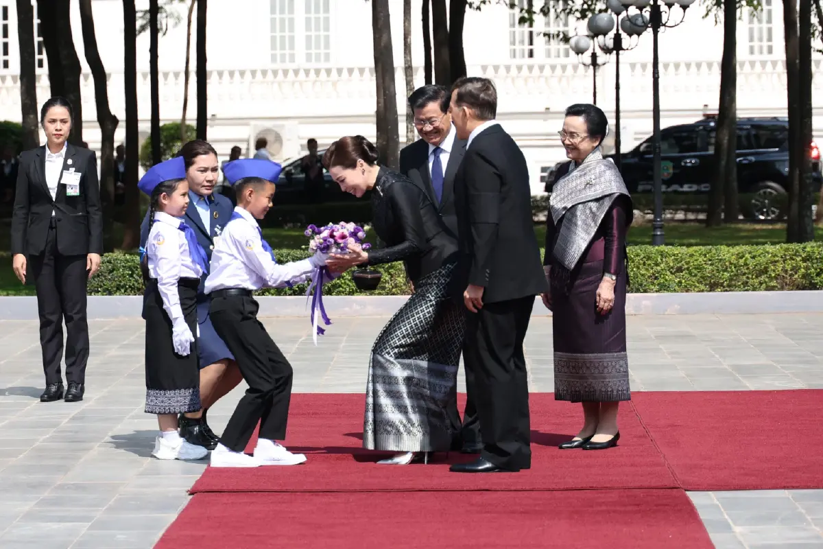 ในหลวง-พระราชินี เสด็จฯ เยือนสาธารณรัฐประชาธิปไตยประชาชนลาวอย่างเป็นทางการ เป็นวันที่สอง