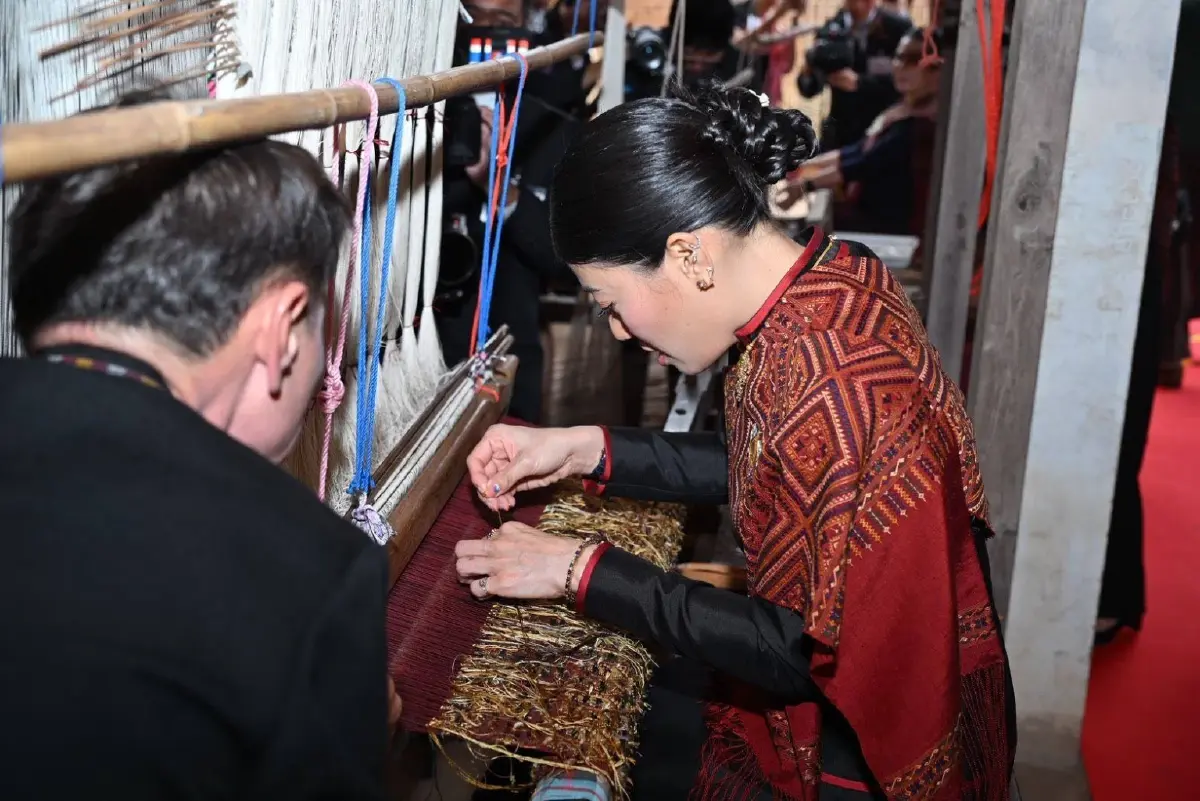 เจ้าฟ้าสิริวัณณวรีฯ สืบสานพระราชปณิธาน ดันแพรวาบ้านโพนสู่สากล