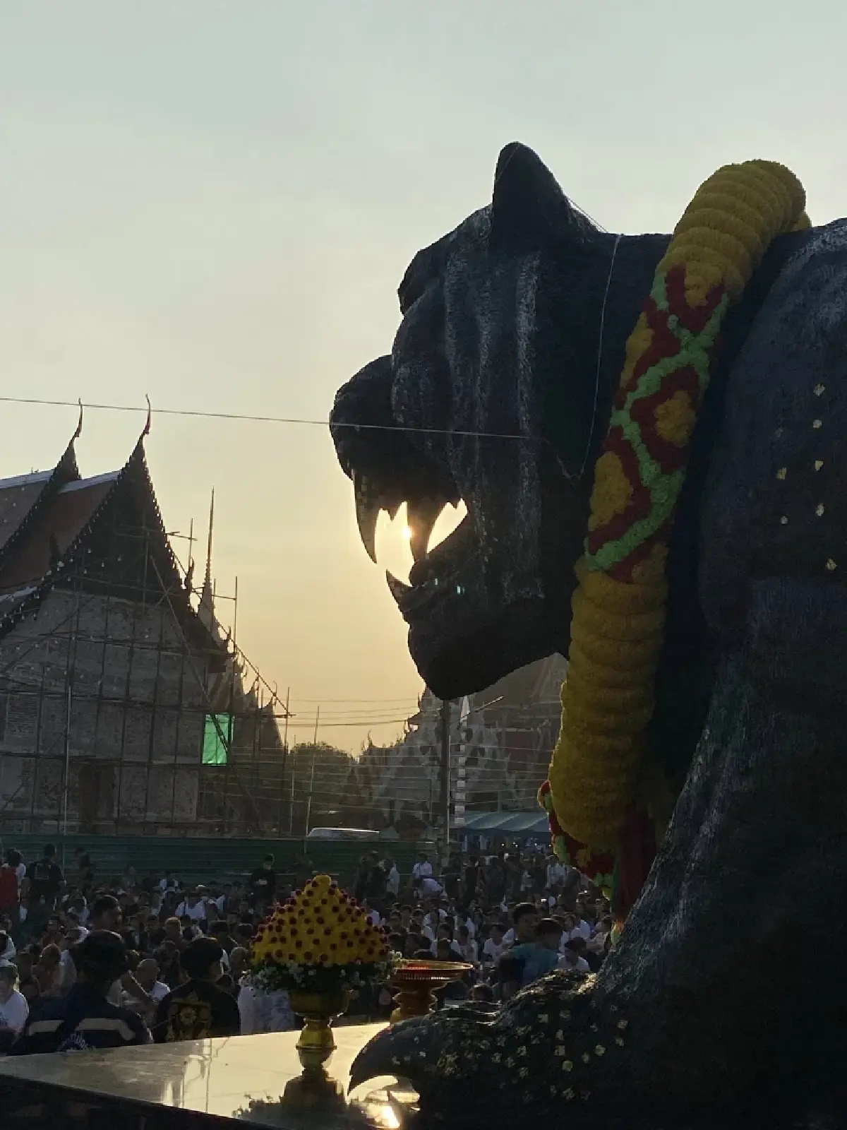 ศรัทธาล้น! ศิษย์ทั่วไทยร่วม พิธีไหว้ครูหลวงพ่อเปิ่น 2569 นครปฐม