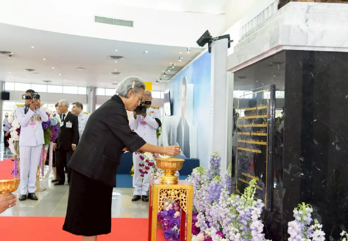 กรมสมเด็จพระเทพฯ ทรงเปิดนิทรรศการ 'ครบรอบ 60 ปี สถาบันบัณฑิตพัฒนบริหารศาสตร์'