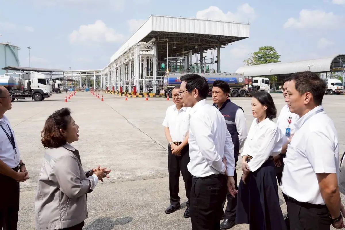 'อรรถพล' ตรวจ 'คลัง-ปั๊มน้ำมัน' ลำลูกกา OR เร่งเพิ่มปริมาณ พร้อมจ่าย 24 ชั่วโมง