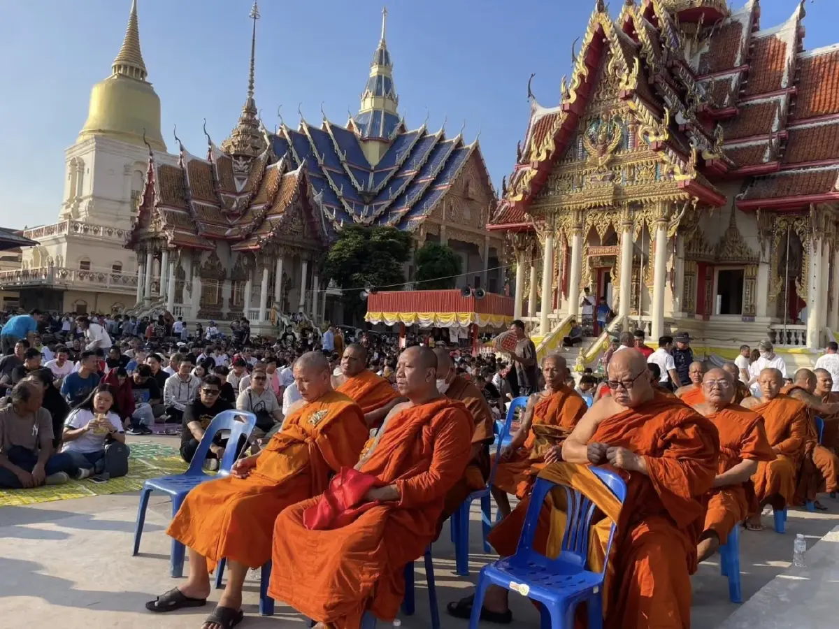 ศรัทธาล้น! ศิษย์ทั่วไทยร่วม พิธีไหว้ครูหลวงพ่อเปิ่น 2569 นครปฐม