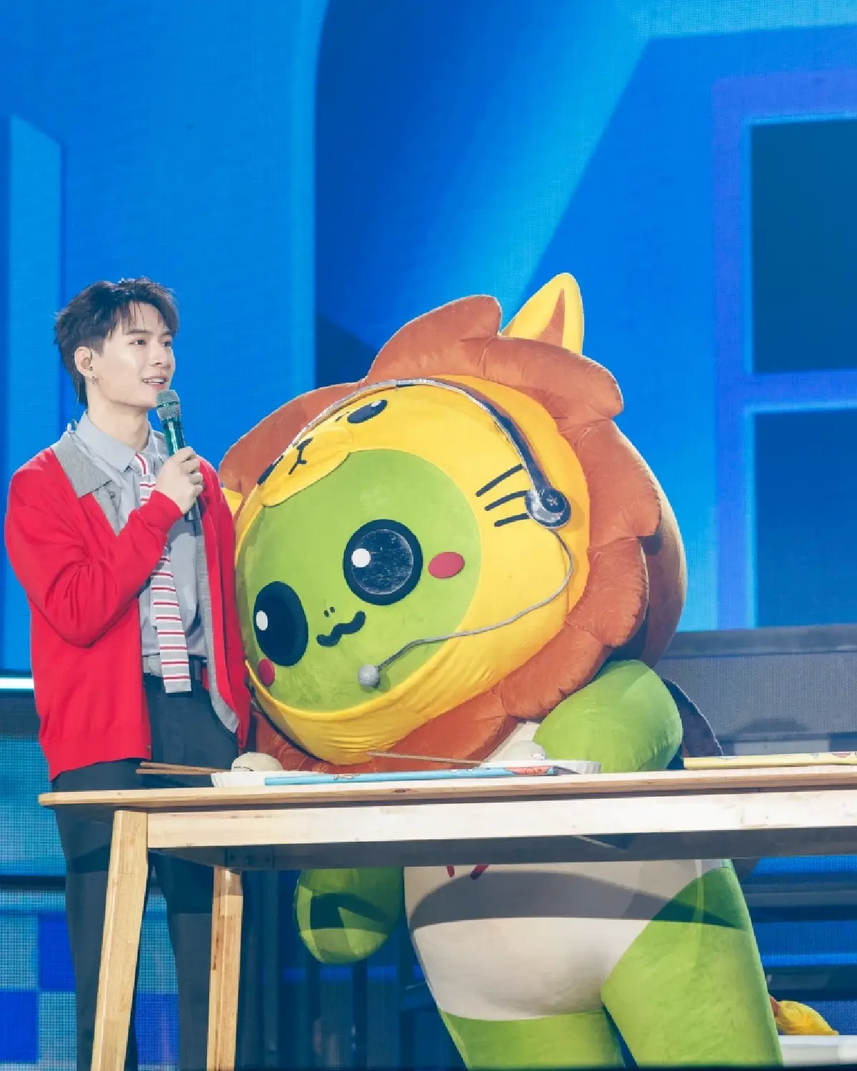 'เตนิว' พา 'โพก้าซัง' ขึ้นคอนสุดอบอุ่น ใน 'POLCA FAM MEETING' คว้าที่ 1 เทรนด์ x ไทย