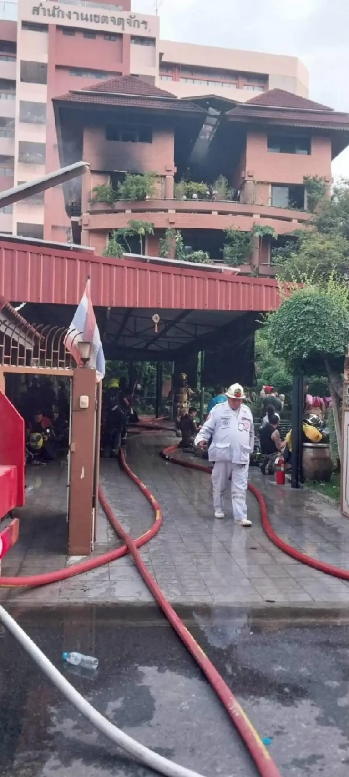 เกิดเหตุเพลิงไหม้อาคารสูง 5 ชั้น ซอยวิภาวดีรังสิต 36 มีผู้เสียชีวิต 1 ราย