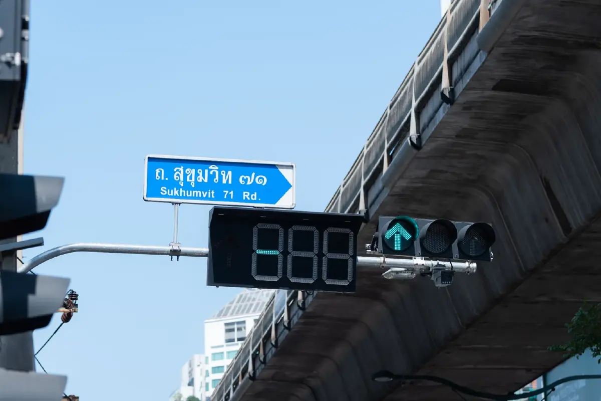 กทม. อัปเกรด 74 ทางแยก ติดระบบ AI คุมไฟจราจร ปรับไฟเขียวเรียลไทม์