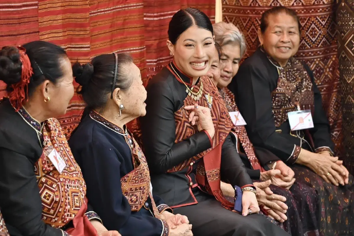 เจ้าฟ้าสิริวัณณวรีฯ สืบสานพระราชปณิธาน ดันแพรวาบ้านโพนสู่สากล