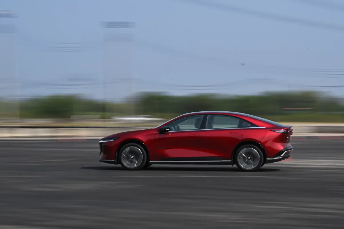 'Mazda 6e'  บาลานซ์ดี คอนโทรลง่าย อีวี คันแรก ไม่ทิ้ง 'DNA' มาสด้า