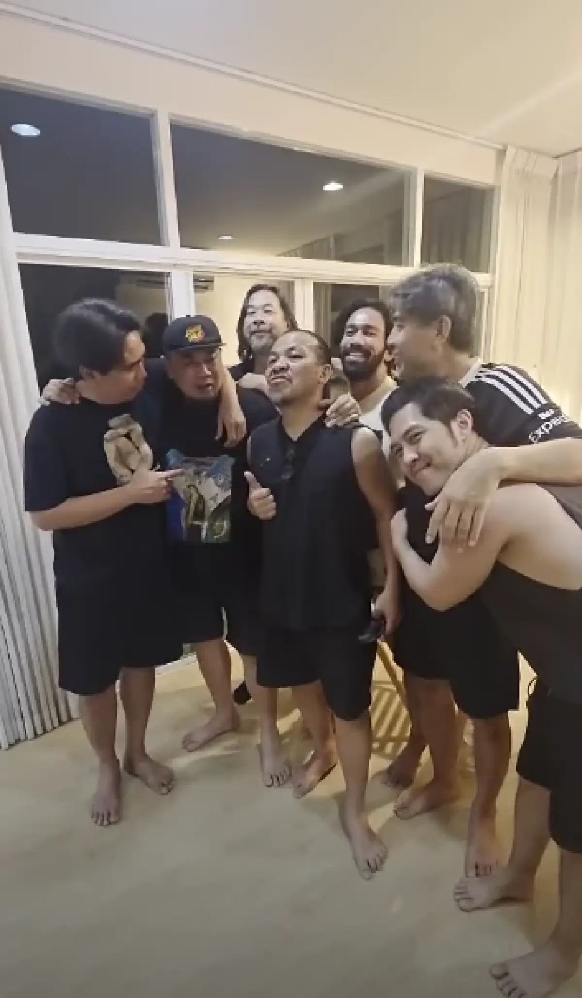 น้ำตาไหล 'แด๊กซ์' คืนรัง BIG ASS ลั่น กูคิดถึงพวกมึง เจอกันคอนเสิร์ตใหญ่