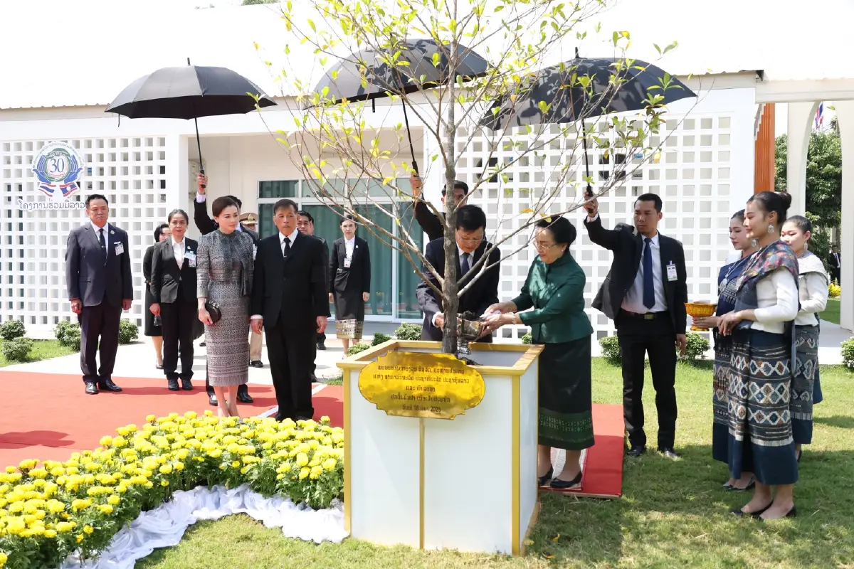 ในหลวง-พระราชินี เสด็จฯ ทอดพระเนตรศูนย์ฯ การเกษตรห้วยซอน-ห้วยซั้ว