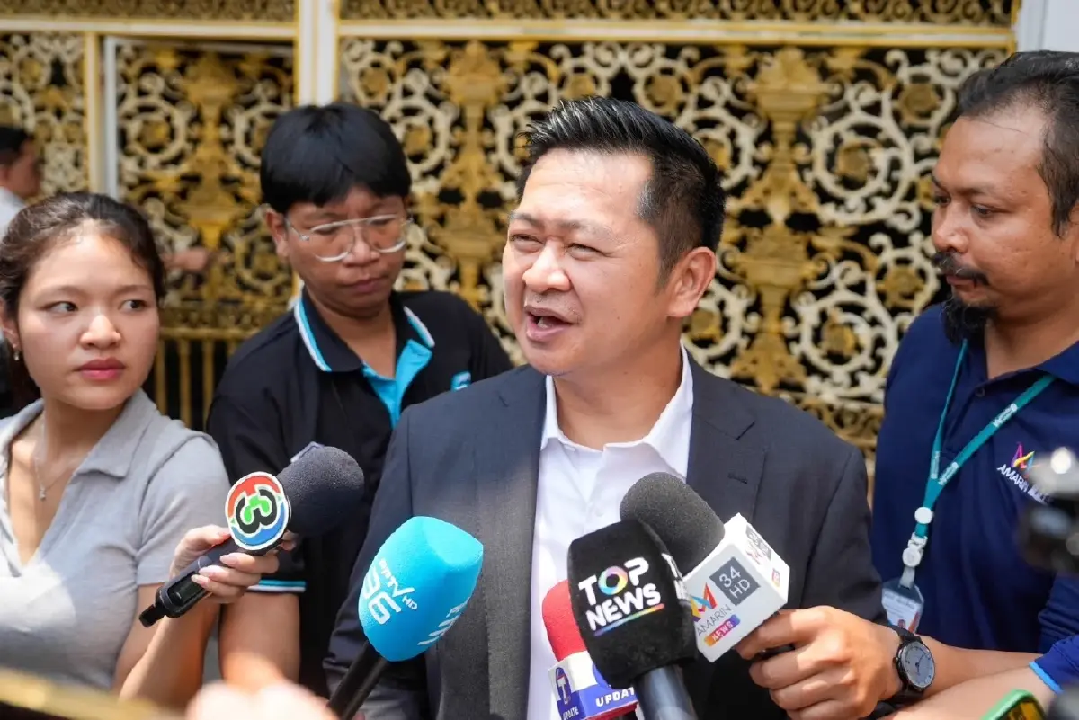 'โอ๊ค-เอม' เยี่ยม 'ทักษิณ' กำลังใจดี ลุ้น 30 มี.ค.ราชทัณฑ์สรุปชื่อ