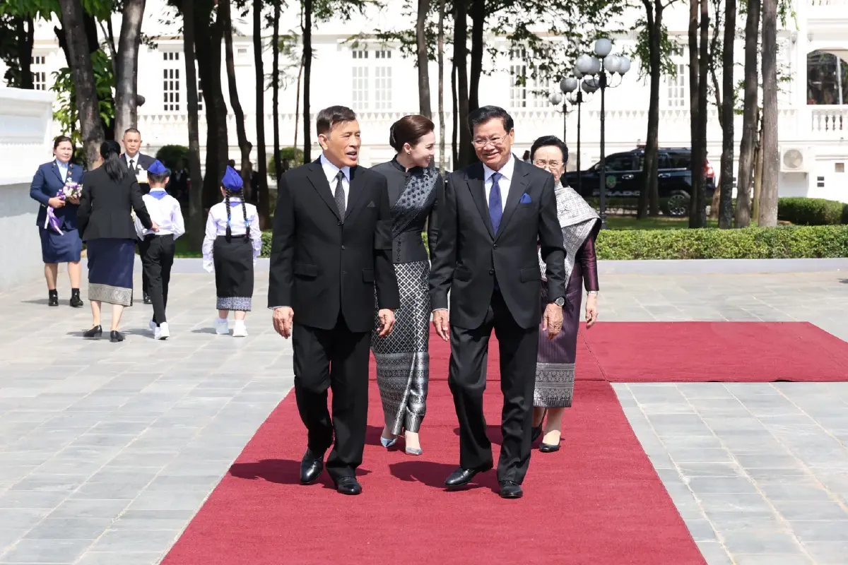 ในหลวง-พระราชินี เสด็จฯ เยือนสาธารณรัฐประชาธิปไตยประชาชนลาวอย่างเป็นทางการ เป็นวันที่สอง