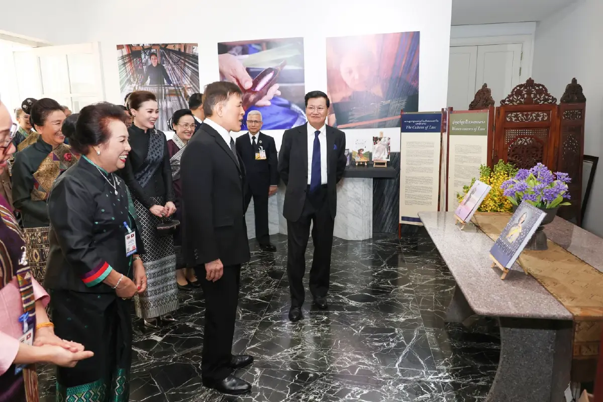 ในหลวง-พระราชินี เสด็จฯ เยือนสาธารณรัฐประชาธิปไตยประชาชนลาวอย่างเป็นทางการ เป็นวันที่สอง