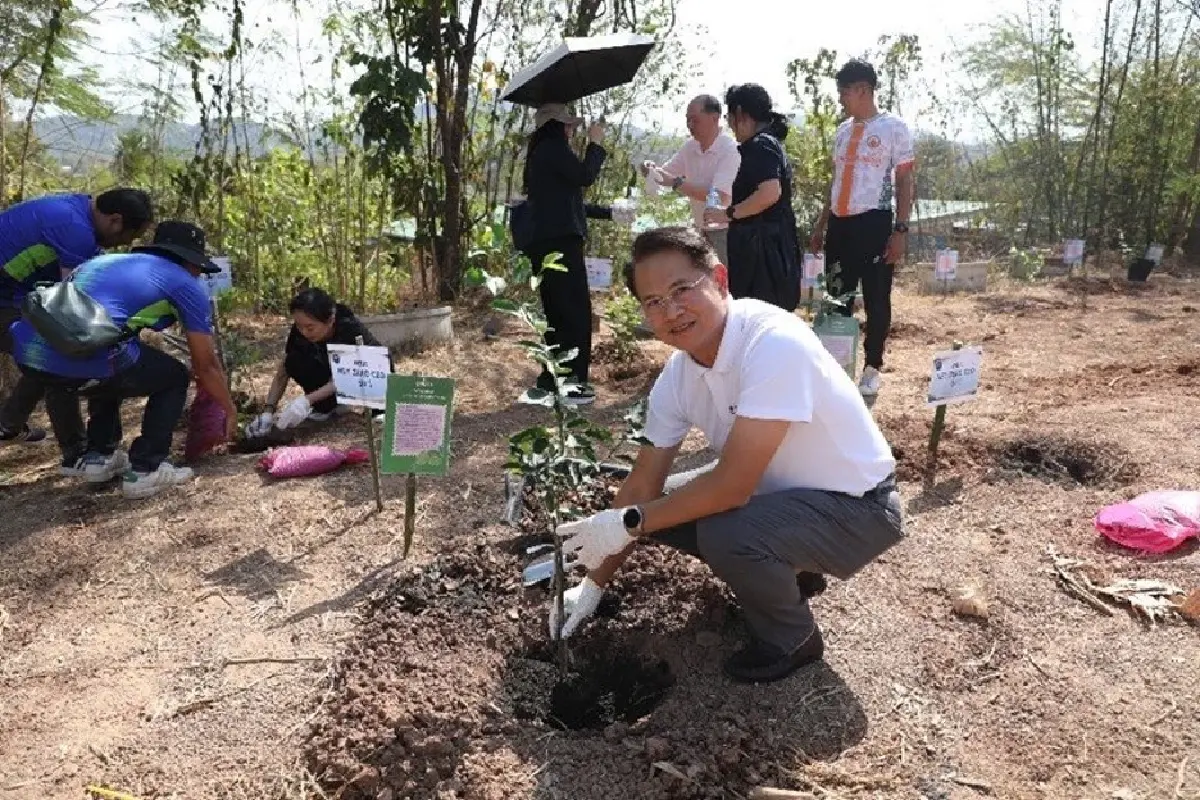 ราช กรุ๊ป ติดตั้งโซลาร์เซลล์ สร้างธนาคารน้ำใต้ดิน ปรับปรุงพื้นที่รร.บ้านหนองตะกู นครราชสีมา