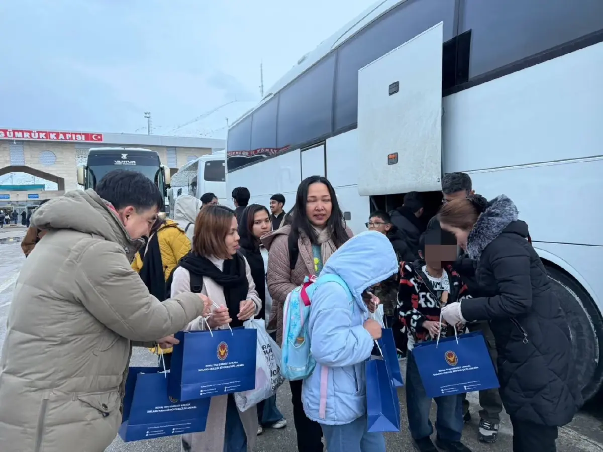 กต.เปิดภาพ ‘คนไทยอพยพชุดแรก’จากอิหร่านเดินทางถึงตุรกี