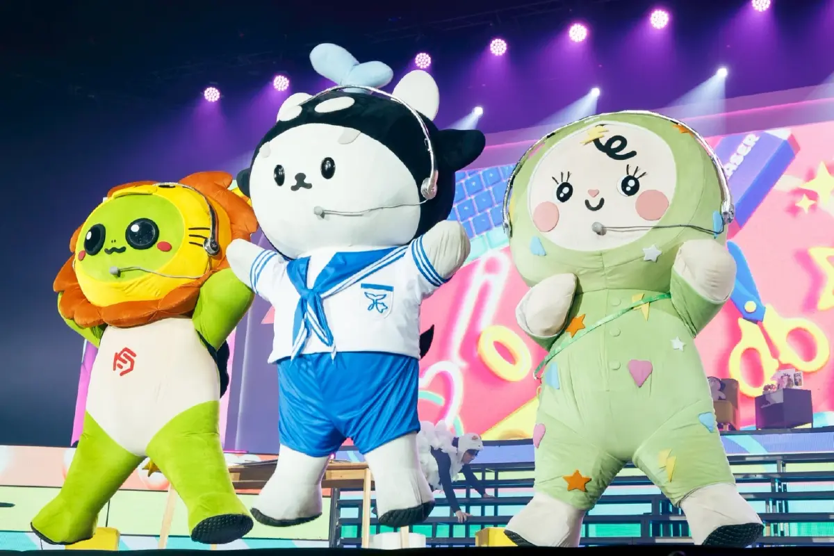 'เตนิว' พา 'โพก้าซัง' ขึ้นคอนสุดอบอุ่น ใน 'POLCA FAM MEETING' คว้าที่ 1 เทรนด์ x ไทย