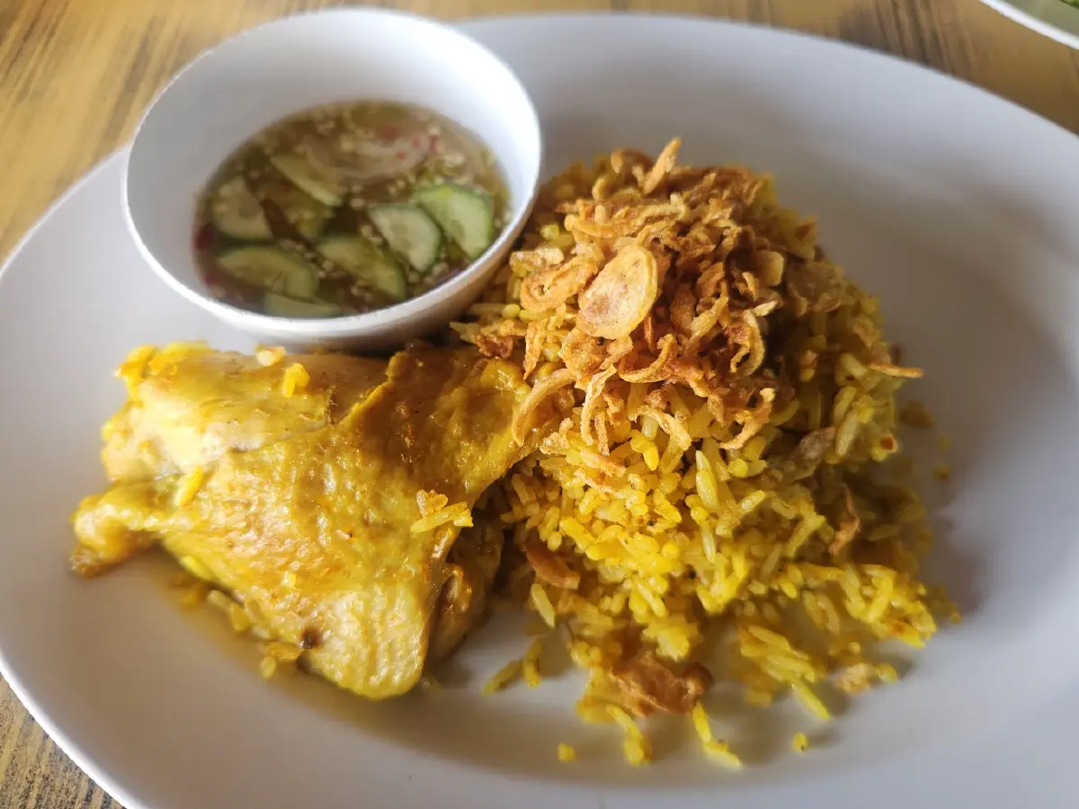 ‘ข้าวหมกไก่ลุงบ่าว’ เครื่องแกงเข้มข้น ซุปไก่จี๊ดจ๊าด