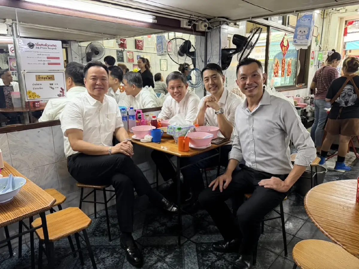 ‘อนุทิน’ ควง ‘รมว.กลาโหมสิงคโปร์’ กินโจ๊กร้านดังย่านบางรัก