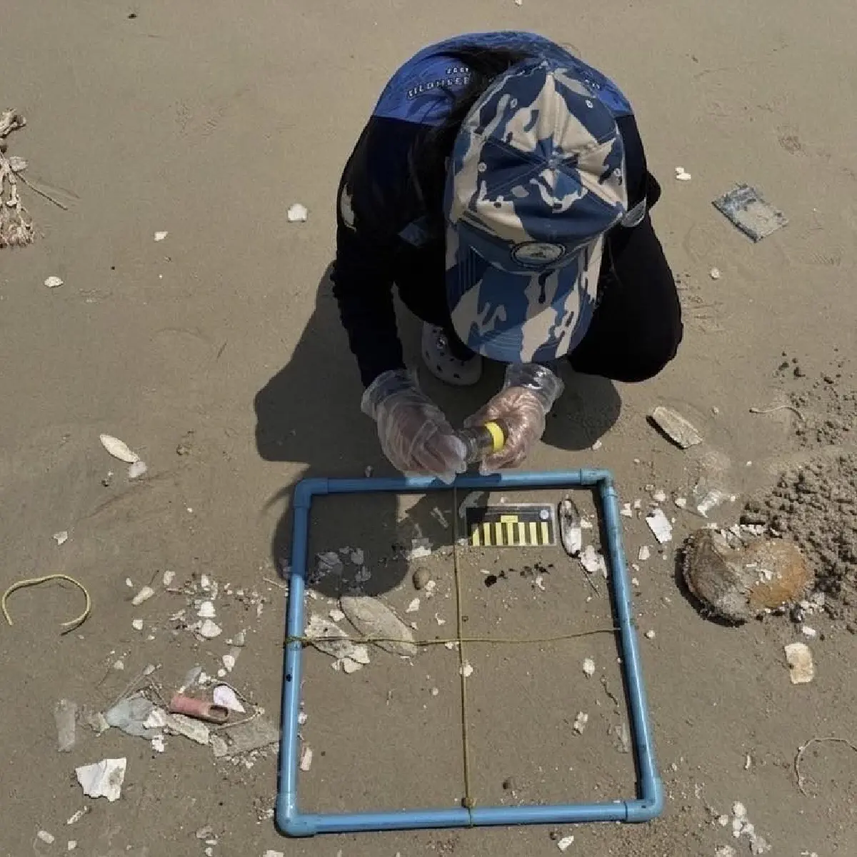 ระยองอ่วม! ก้อนน้ำมันโผล่หาดชากพง 50 เมตร เร่งตรวจสารปนเปื้อน