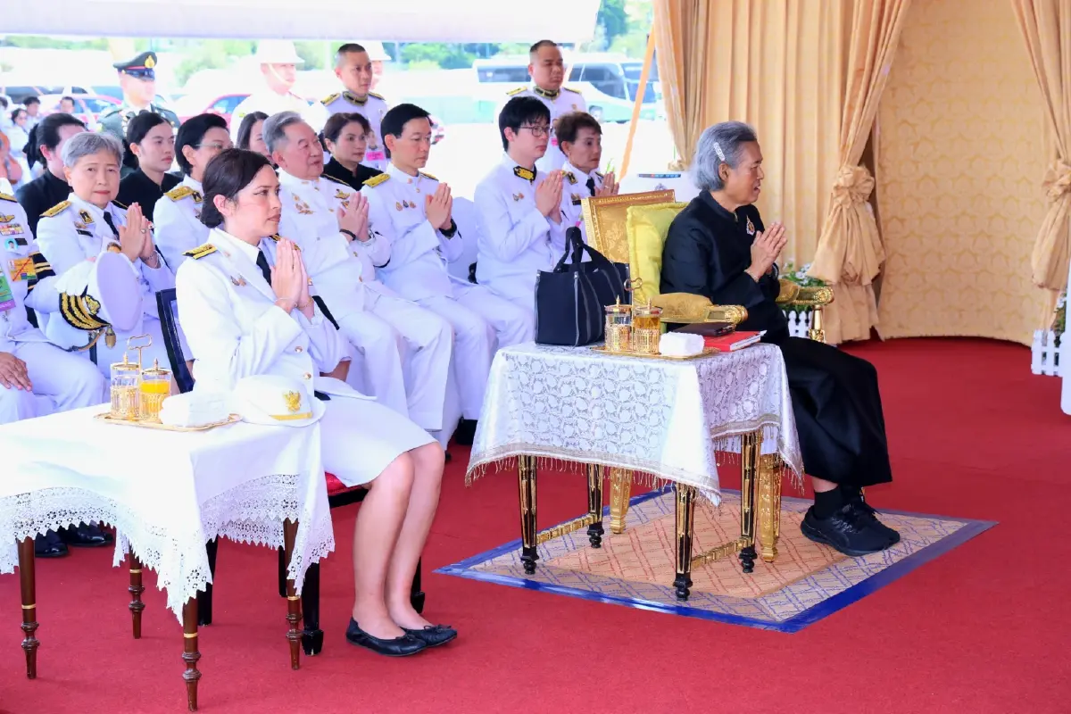 กรมสมเด็จพระเทพฯ ทรงประกอบพิธียกเสาพระเมรุมาศ ในการพระราชพิธีถวายพระเพลิงพระบรมศพฯ