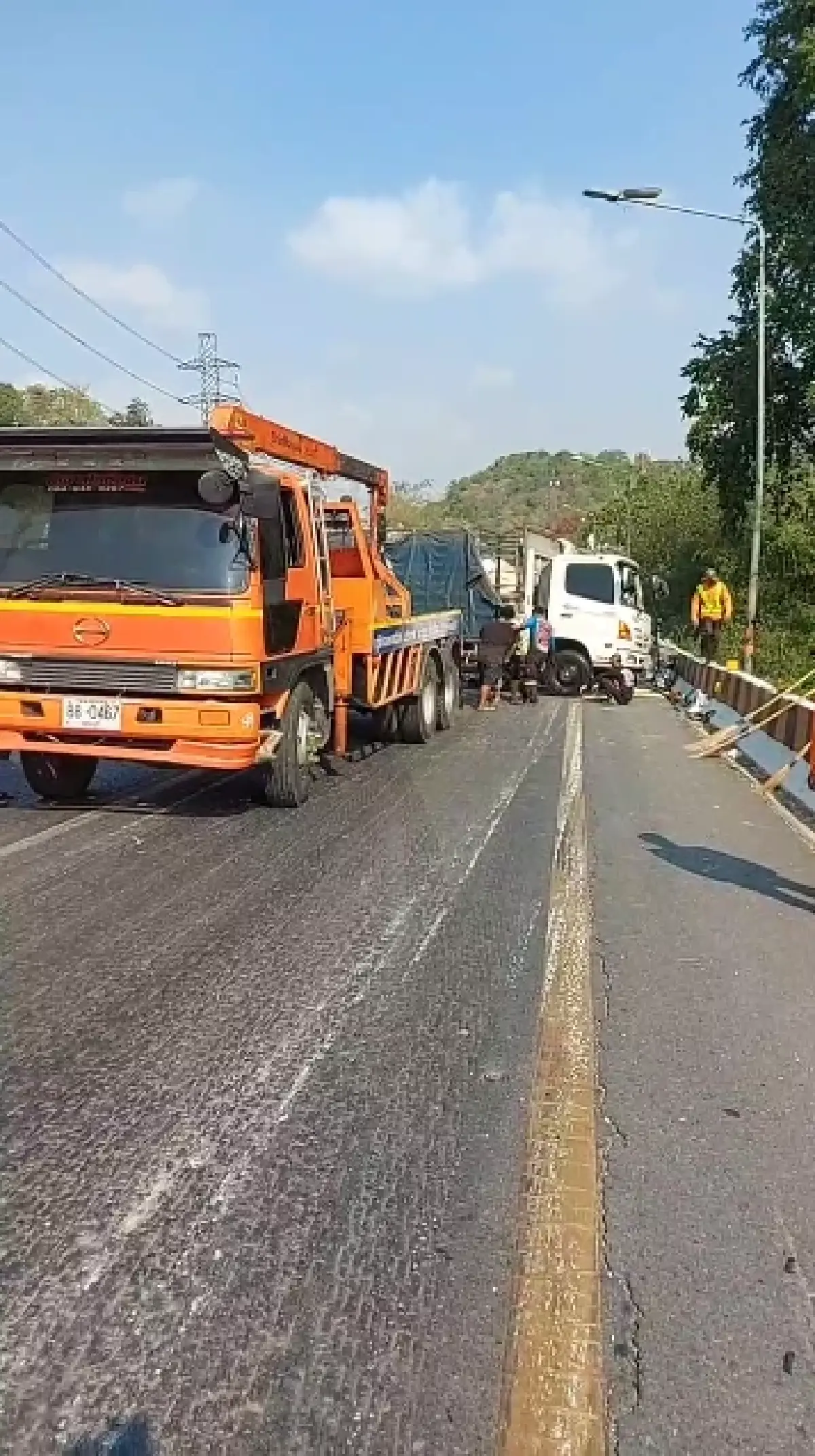 ด่วน รถบรรทุกคว่ำขวาง ถนนมิตรภาพ ช่วงมวกเหล็ก ขาเข้า กทม. รถติดแล้ว