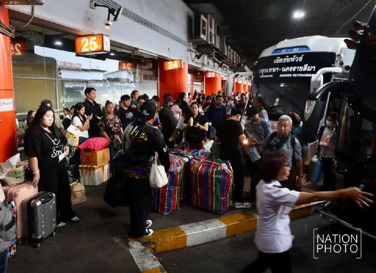 หมอชิต 2 คึกคัก ประชาชนแห่กลับภูมิลำเนาฉลองสงกรานต์ คาดเดินทางทะลุ 1.8 แสนคน