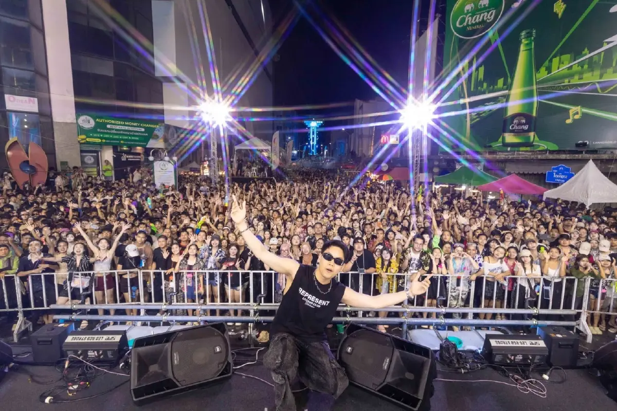 สงกรานต์หาดใหญ่ เที่ยวทะลุ 5 แสน ไปต่อหาดสมิหลา เปียกฉ่ำสนุกสุดเหวี่ยง