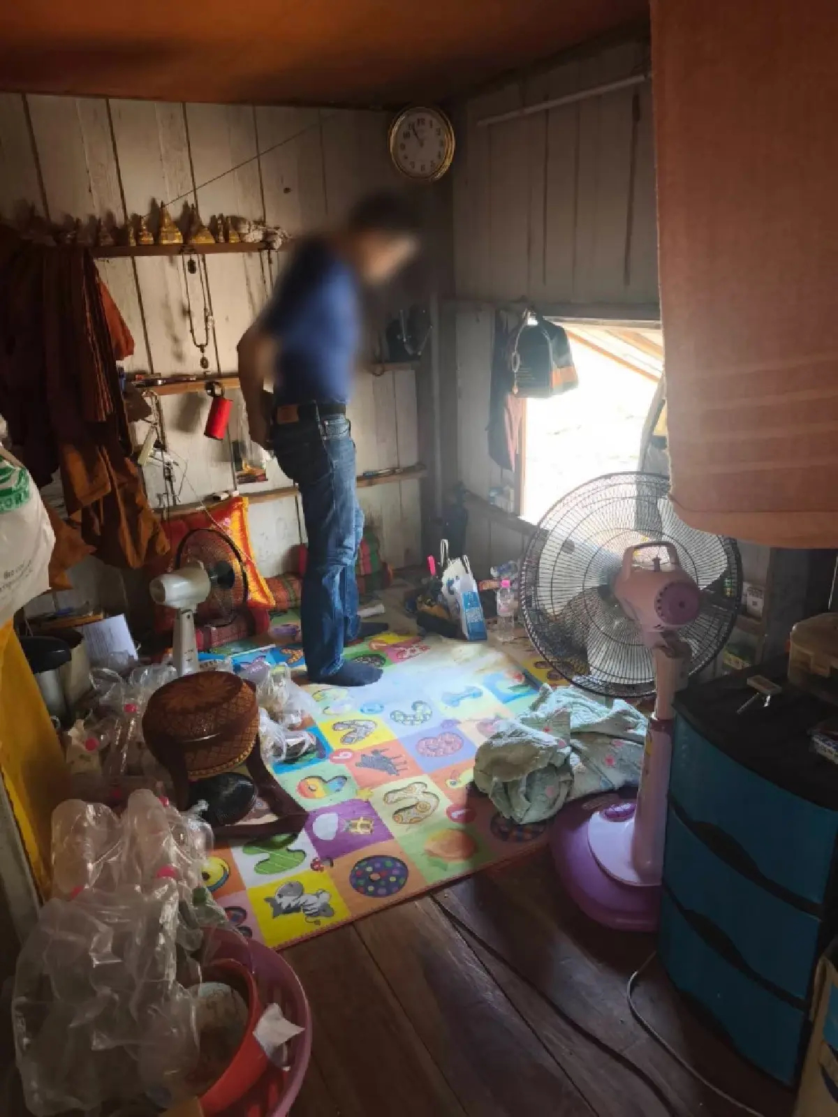 มารศาสนา! บุกจับพระ 'เจ้าอาวาส' ตรวจฉี่ม่วง ซุกยาบ้าเสพคากุฏิ