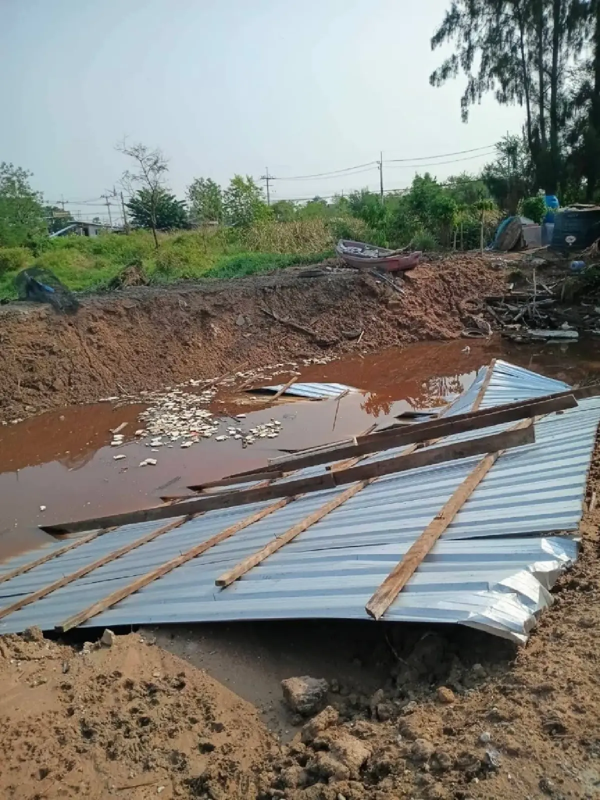 พายุฤดูร้อนถล่มโคราชพังยับ โดมทรุด บ้านพัง น้ำท่วม จับตาฝนตกอีก