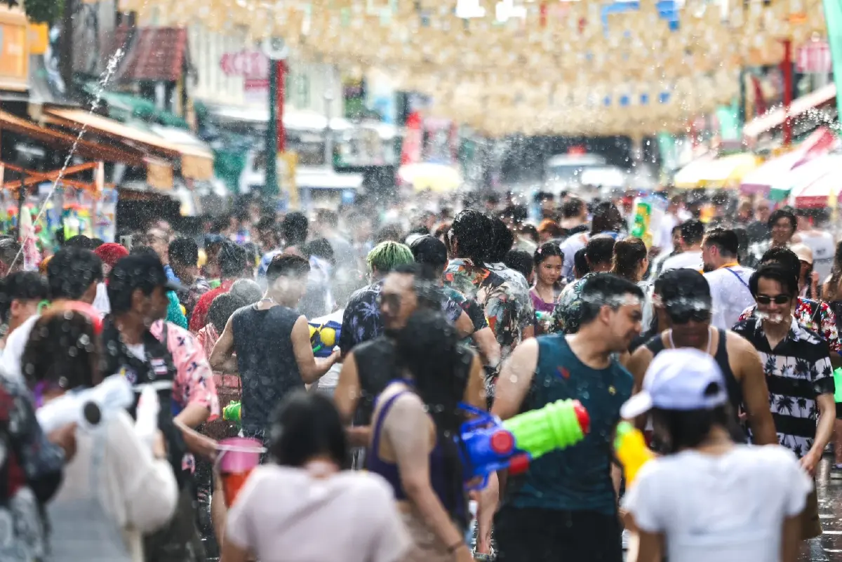 เช็กเส้นทาง เล่นน้ำสงกรานต์ ถนนข้าวสาร 2569 ปิดถนน 9 จุด สาดน้ำยาวๆ