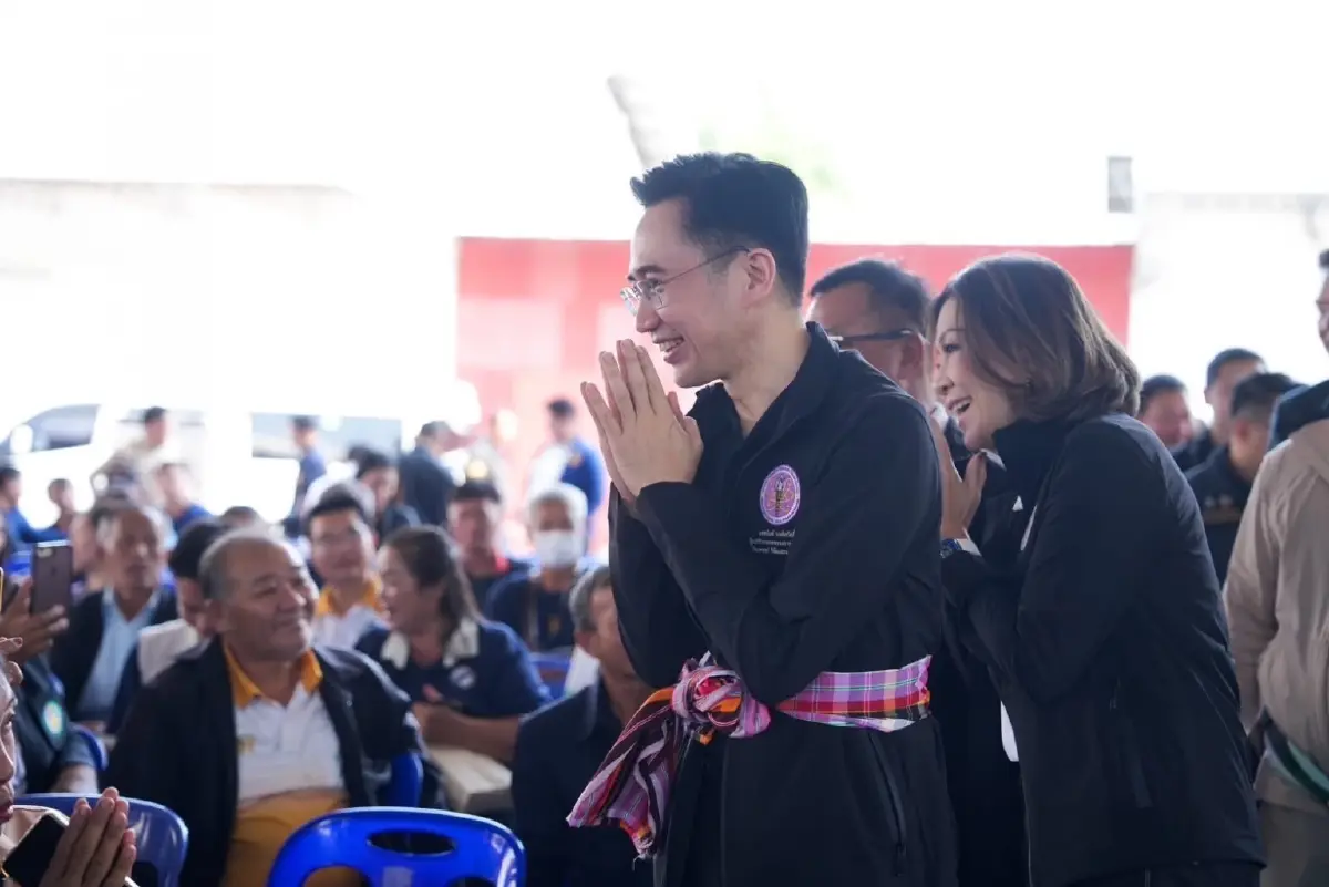 ‘แดงอีสาน’ ฝันใหญ่ ปั้น ’เชน‘ ทาบ ‘พ่อใหญ่แม้ว’