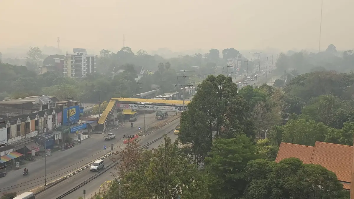 PM2.5 เชียงใหม่วันนี้ ฝุ่นคลุมเมือง รพ.นครพิงค์ อ่วม แทบมองไม่เห็นตึก