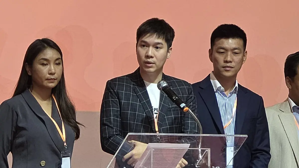 'เท้ง' ลั่นไม่จำเป็นต้องลด-เพิ่มเพดานสู้ หลัง 10 สส.ปชน.ได้ไปต่อ