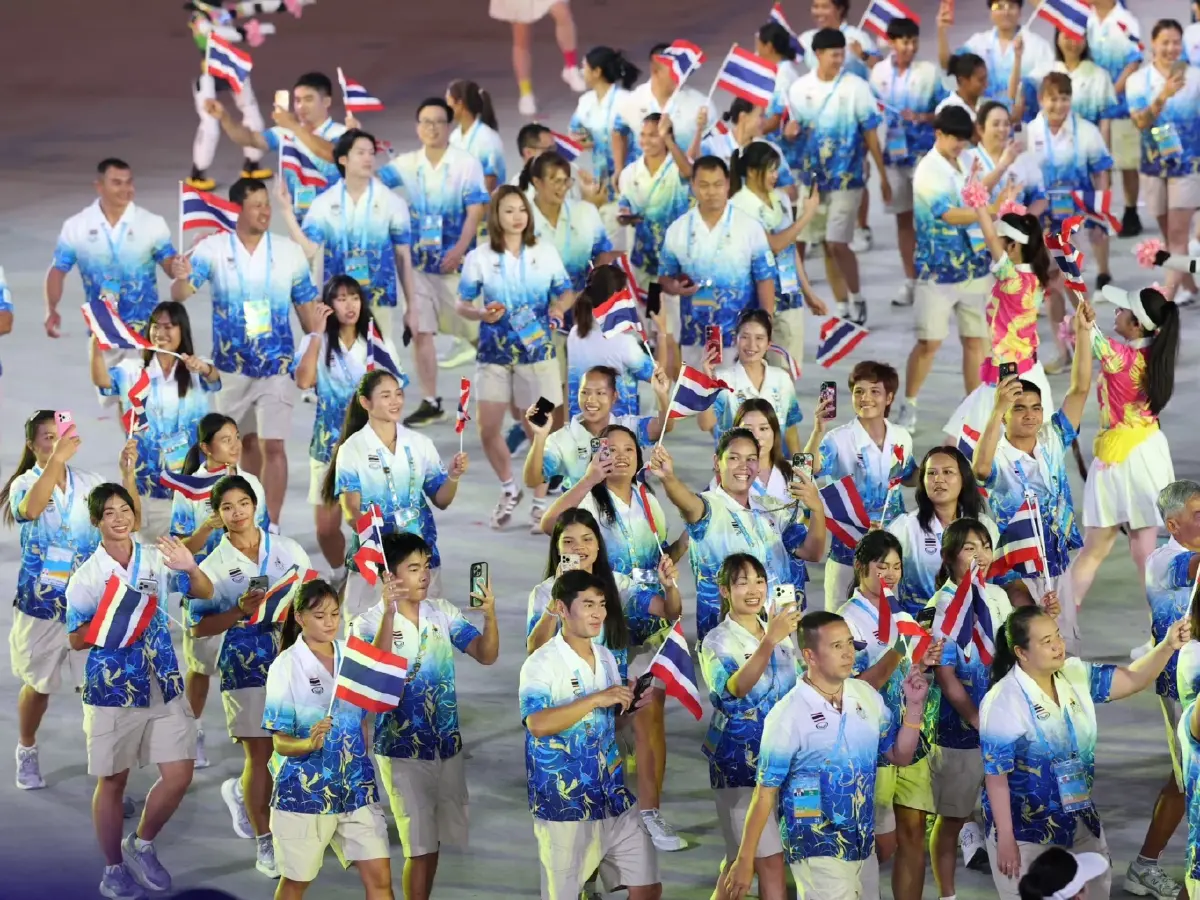 เปิดฉากแล้ว เอเชียนบีชเกมส์ ครั้งที่ 6 'โจเซฟ-หยก' ถือธงชาติไทยนำขบวนพาเหรดทัพไทย