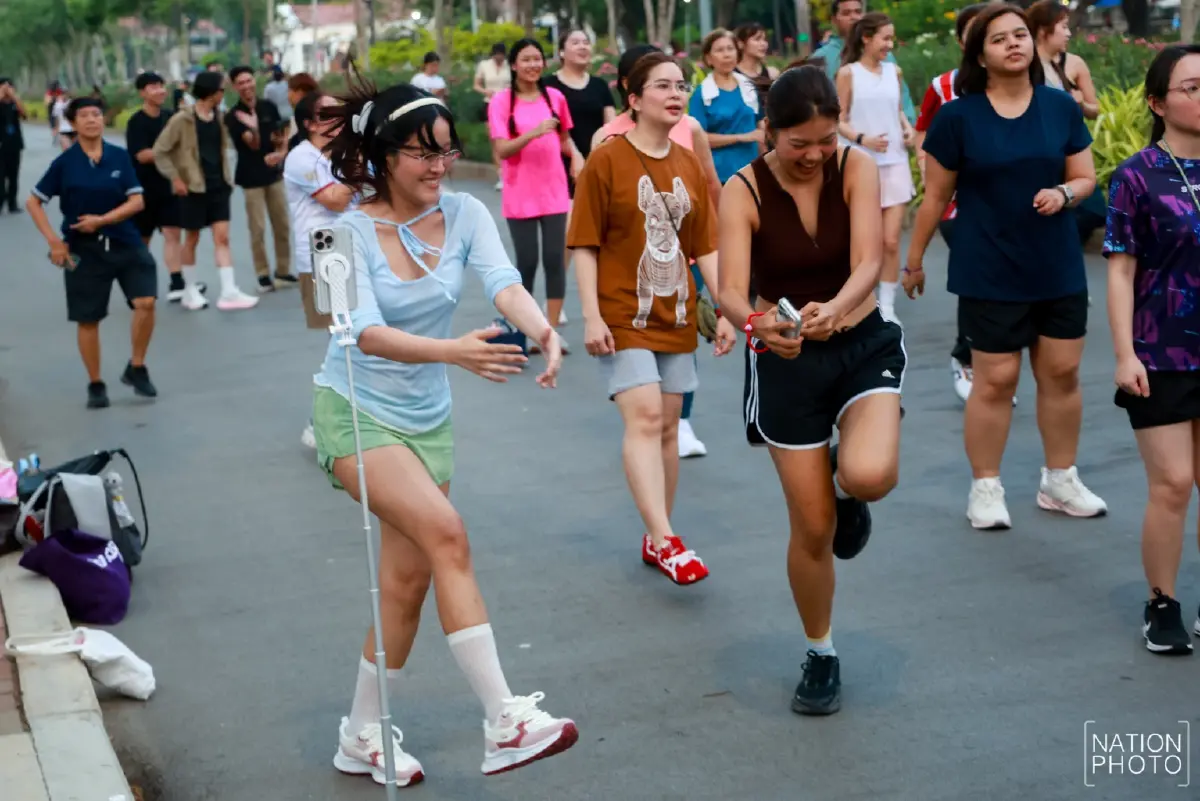 แอโรบิกสวนลุมฯ ฟีเวอร์คนเมือง มากกว่าการเผาผลาญ เทรนด์สุขภาพสายสนุก