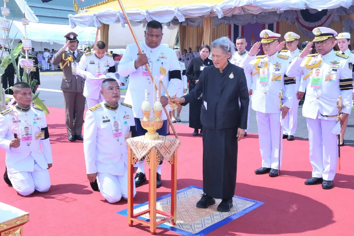 กรมสมเด็จพระเทพฯ ทรงประกอบพิธียกเสาพระเมรุมาศ ในการพระราชพิธีถวายพระเพลิงพระบรมศพฯ