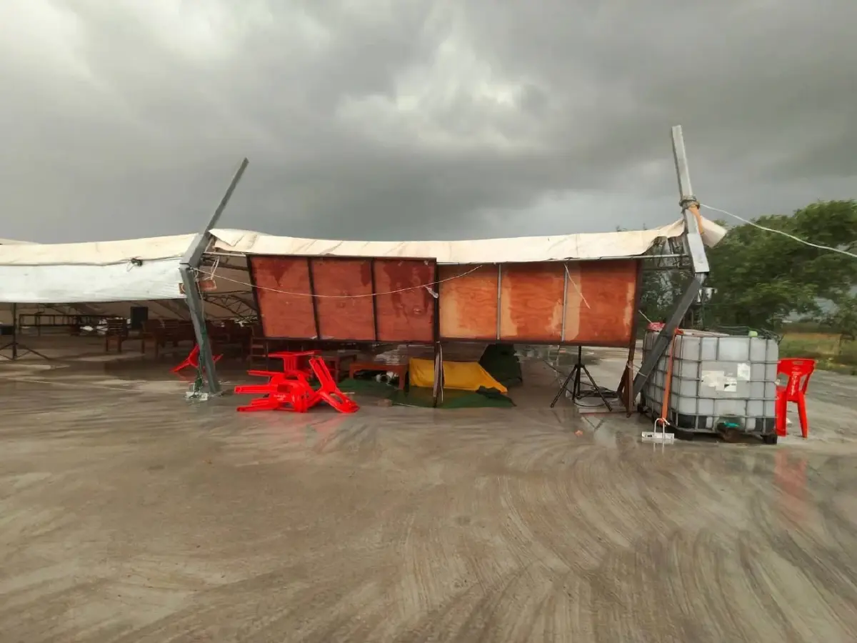 พายุฤดูร้อนถล่มโคราชพังยับ โดมทรุด บ้านพัง น้ำท่วม จับตาฝนตกอีก