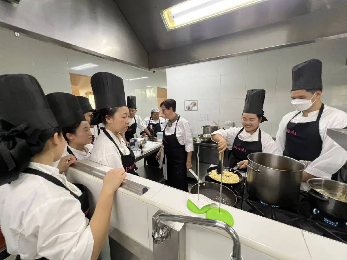 'พิมาลี' ปลดล็อกความจน ปั้นทักษะโรงแรมให้เยาวชนอีสาน สร้างรายเพิ่ม 2–3 เท่า