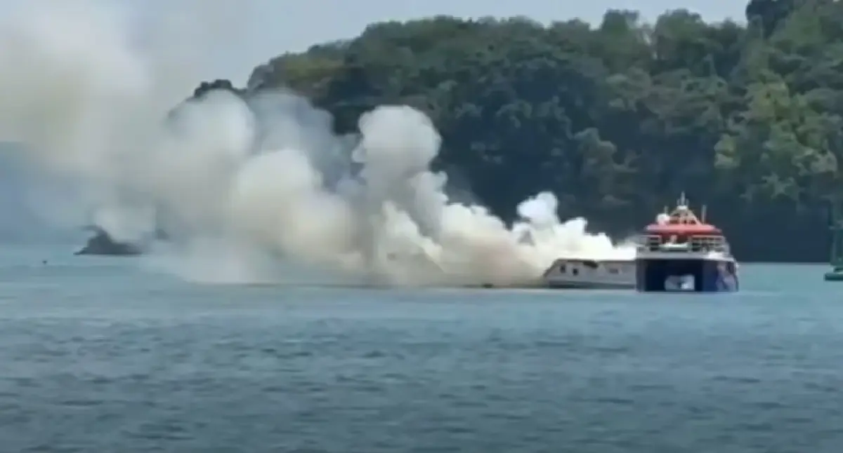 ด่วน! ไฟไหม้สปีดโบ๊ทท่าเรือ อ่าวมะขาม เจ็บ 5 สูญหาย 1 เร่งช่วยชีวิต