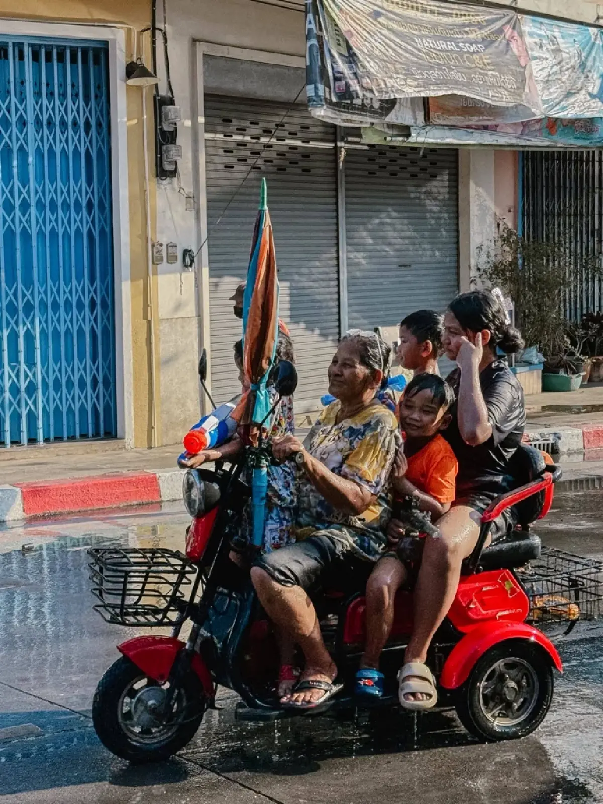 สิงห์บุรีคึกคัก คนแห่เที่ยว 'Songkran Festival สาดสนุก สุขแบบจุกๆ'