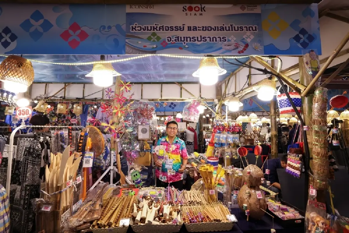 สักการะหลวงพ่อเงิน ฉลองปีใหม่ไทย ที่ เมืองสุขสยาม ไอคอนสยาม