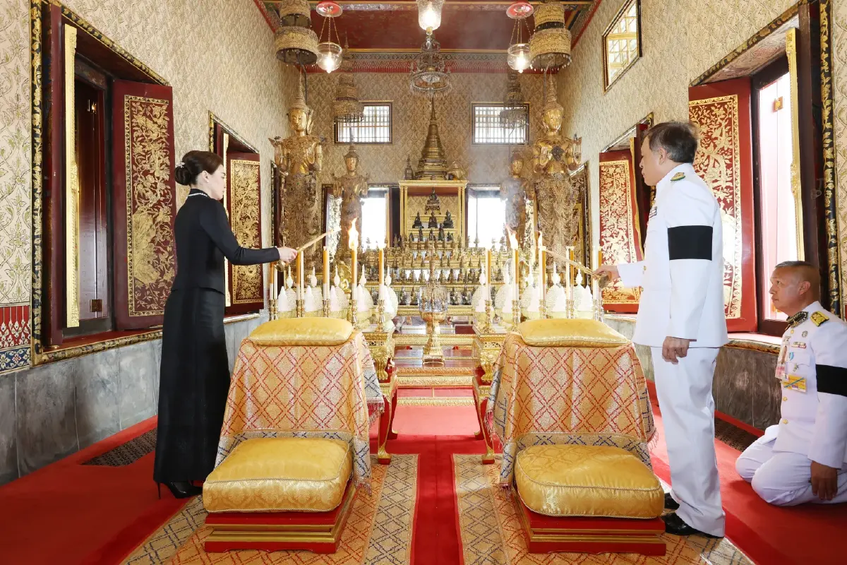 ในหลวง พระราชินี เสด็จฯ ไปทรงบำเพ็ญพระราชกุศลในการพระราชพิธีสงกรานต์ 2569