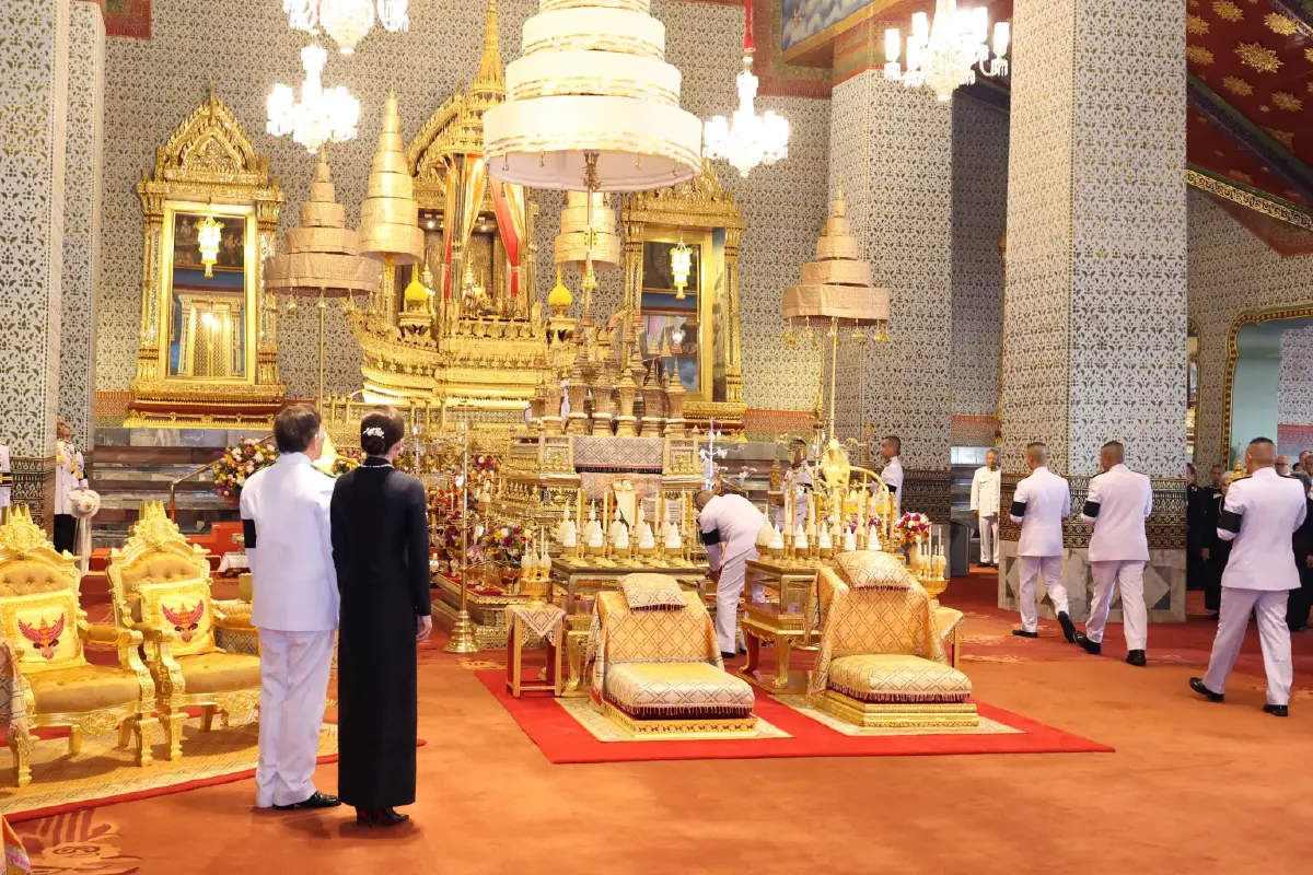 ในหลวง พระราชินี เสด็จฯ ไปทรงบำเพ็ญพระราชกุศลในการพระราชพิธีสงกรานต์ 2569