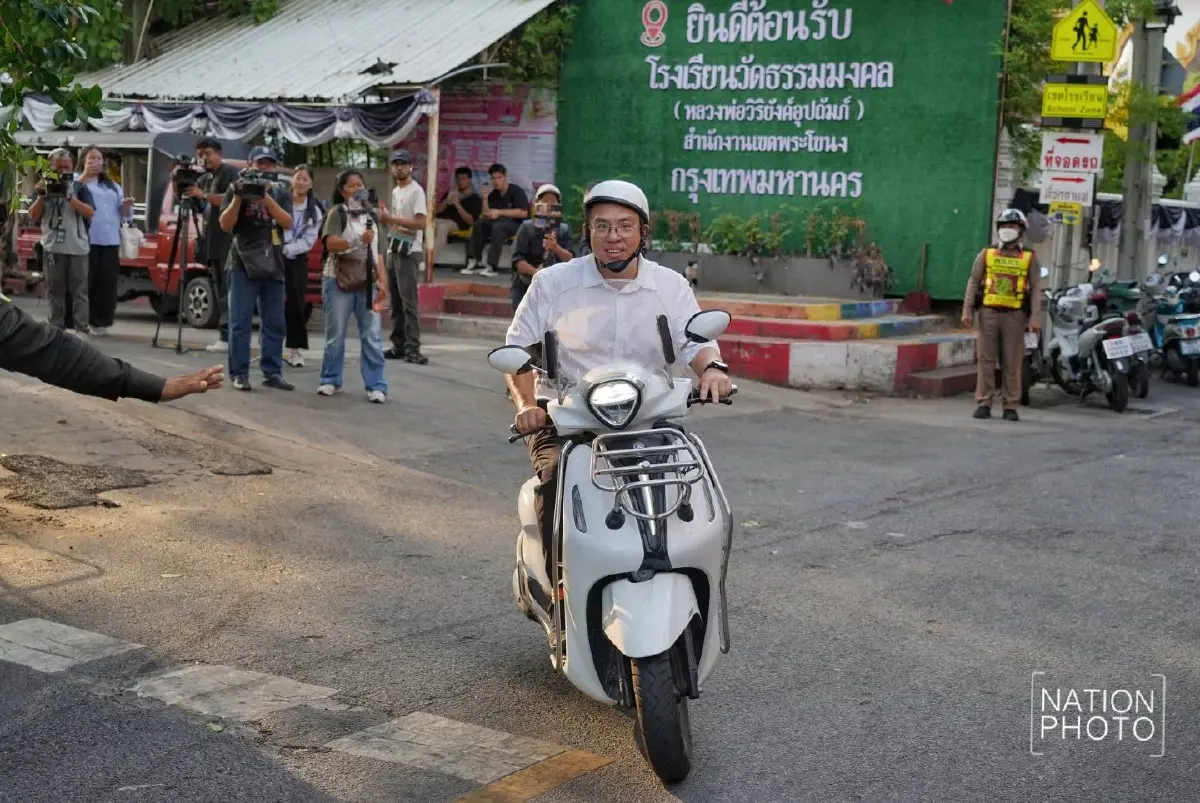 'วิโรจน์' บุกสังเกตการณ์ เกณฑ์ทหาร แจกใบปลิว ปลุกพลทหาร แจ้งเหตุ