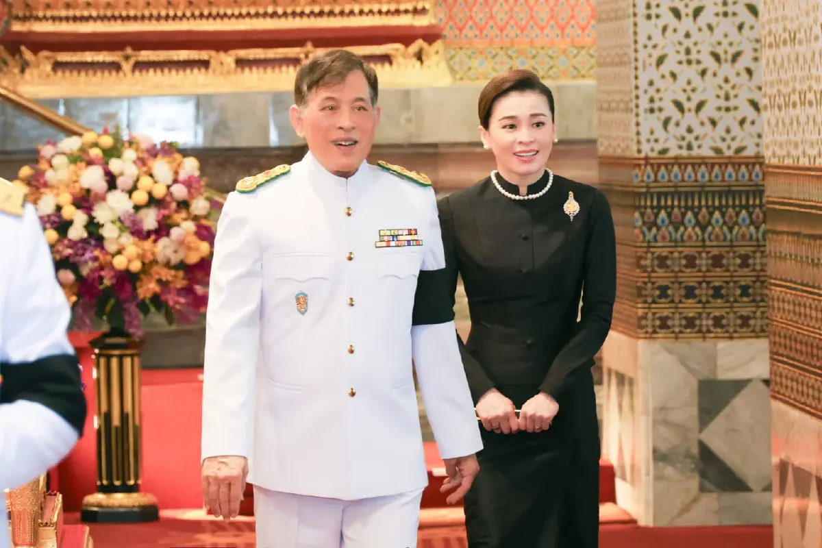 ในหลวง พระราชินี เสด็จฯ ไปทรงบำเพ็ญพระราชกุศลในการพระราชพิธีสงกรานต์ 2569