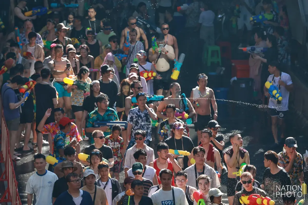 บรรยากาศ 'สงกรานต์สีลม 2569' คนนับแสน เล่นน้ำฉ่ำ เช็กวิธีเดินทาง