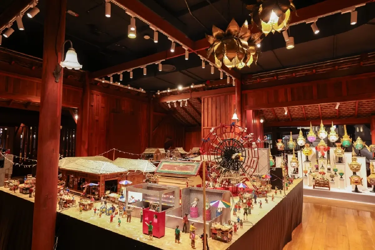 สักการะหลวงพ่อเงิน ฉลองปีใหม่ไทย ที่ เมืองสุขสยาม ไอคอนสยาม