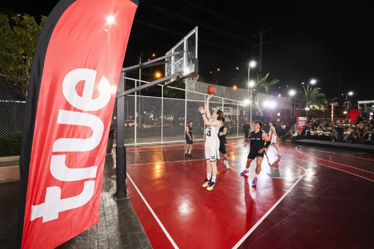 ทรู x โลตัส พลิก 'ลานหน้าศูนย์การค้า' สู่ 'ลานประลองฝัน' True Alpha Urban Ground