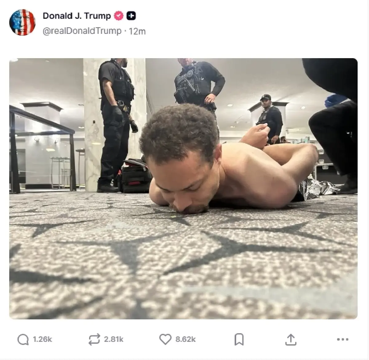 'ทรัมป์' โพสต์คลิปวินาทีคนร้ายวิ่งหนีเจ้าหน้าที่ ไวเหมือนเดอะแฟลช ก่อนโดนรวบ