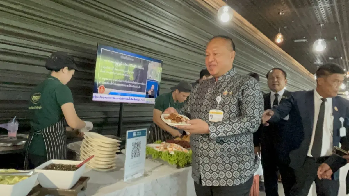 'เกรียงไกร' พาไปดู 'สว.' จ่ายเงินซื้อข้าว ชี้ช่วยประหยัดงบมาก